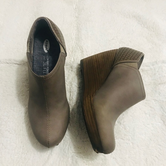Gray/tan Dr. Scholl’s memory form ankle booties - Picture 1 of 8